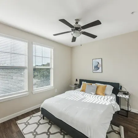 Cullen 8202 I Modern Design I 2Bd2Bth I Parking Apartment